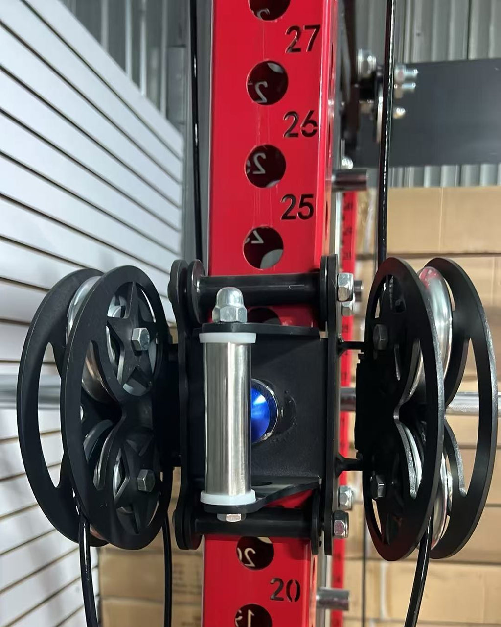 Adjustable pulley carriage on a numbered QMAX upright